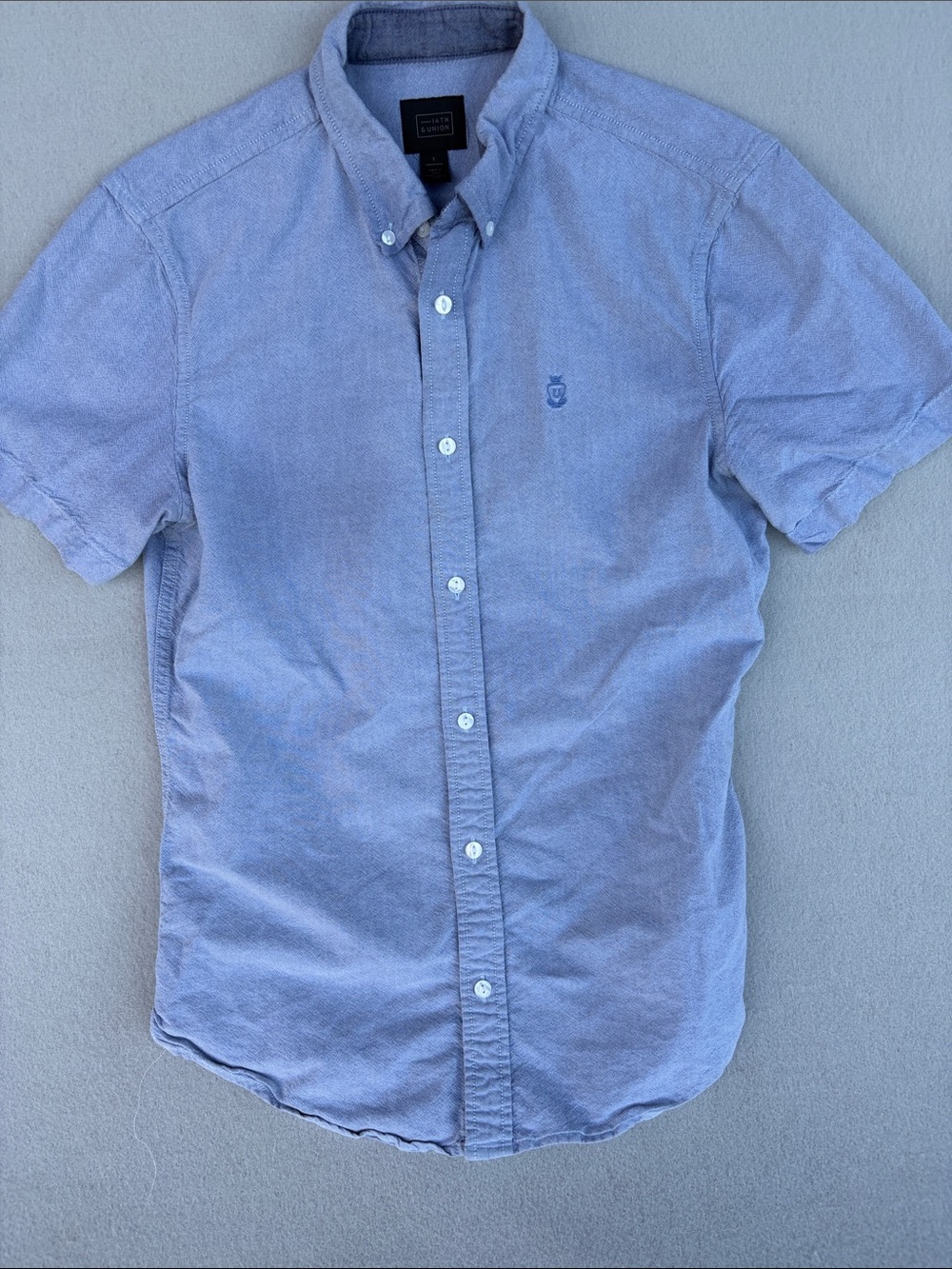 Men's Light Blue Button-Down Short Sleeve Shirt